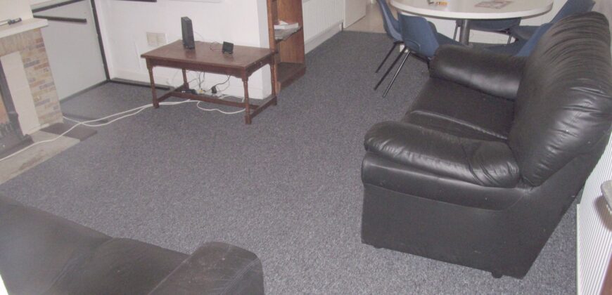 Spacious 5 Double Bed House, Close To University, Nearby Shops And Transport Links