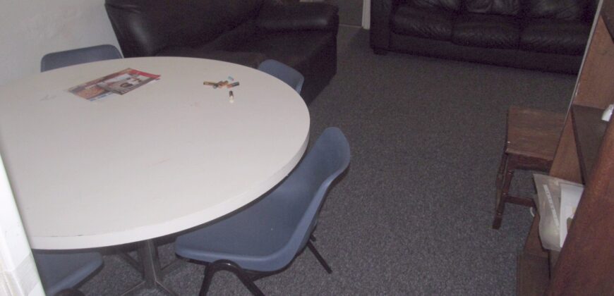 Spacious 5 Double Bed House, Close To University, Nearby Shops And Transport Links