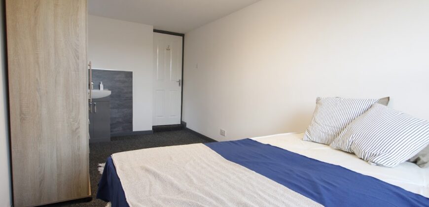Spacious Superior 6 Double Bedroom 2 Bath House, Ideal for Students, Close To University