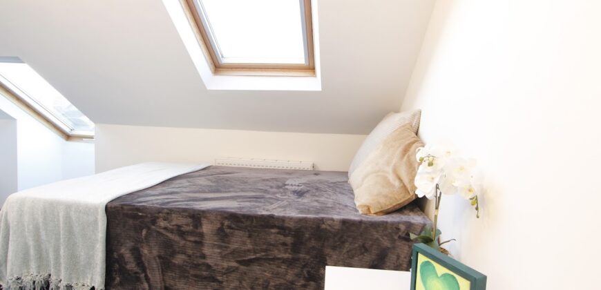 Spacious Superior 6 Double Bedroom 2 Bath House, Ideal for Students, Close To University