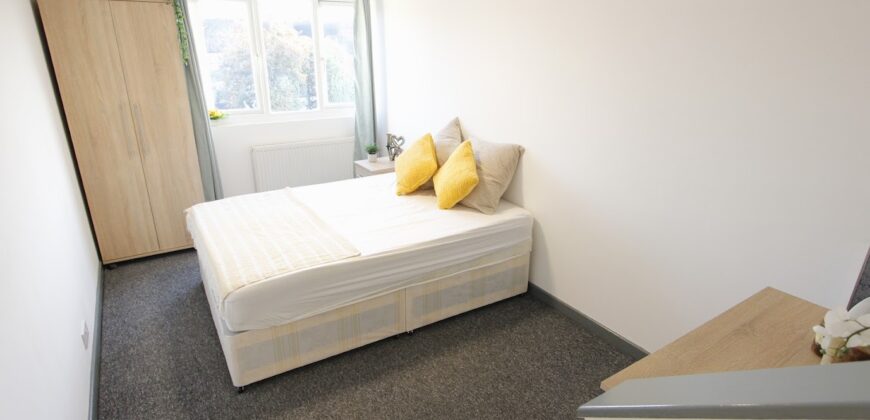Spacious Superior 6 Double Bedroom 2 Bath House, Ideal for Students, Close To University