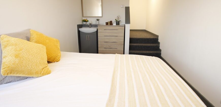 Spacious Superior 6 Double Bedroom 2 Bath House, Ideal for Students, Close To University