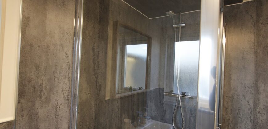 Spacious Superior 6 Double Bedroom 2 Bath House, Ideal for Students, Close To University