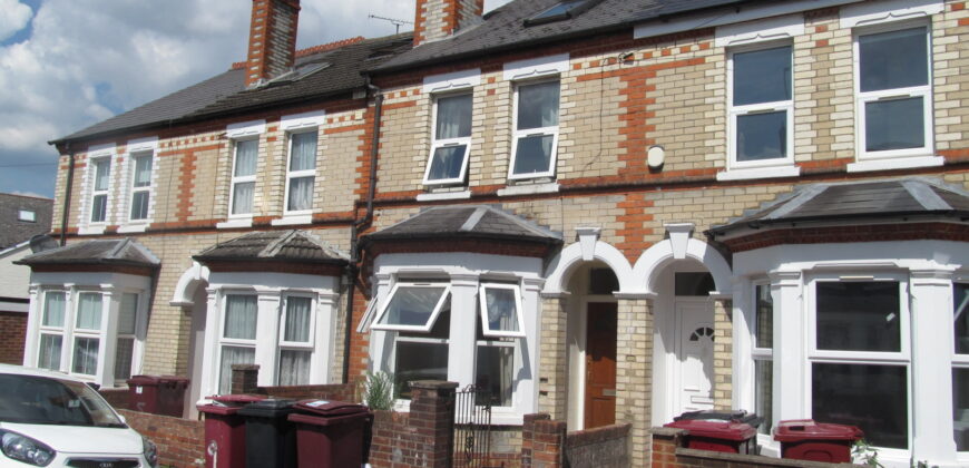 Spacious 5 Double Bed House, Close To University, Nearby Shops And Transport Links