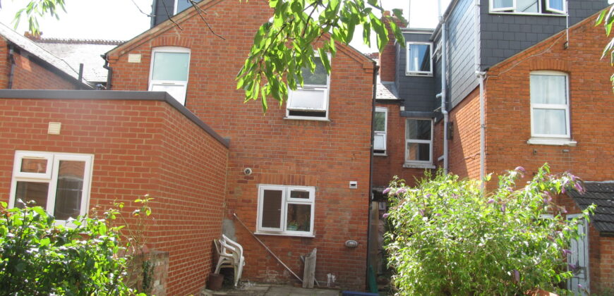 Spacious 5 Double Bed House, Close To University, Nearby Shops And Transport Links