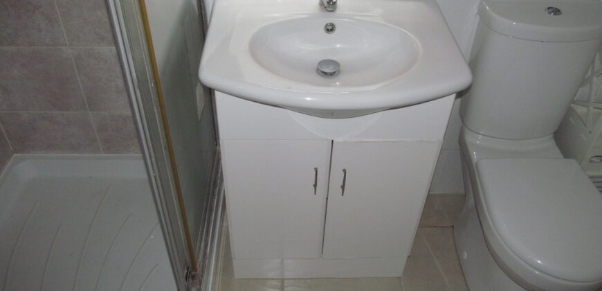 Spacious 5 Double Bed House, Close To University, Nearby Shops And Transport Links