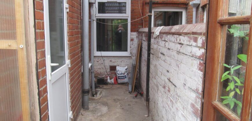 Spacious 5 Double Bed House, Close To University, Nearby Shops And Transport Links