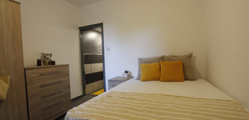 Spacious Superior 6 Double Bedroom 2 Bath House, Ideal for Students, Close To University