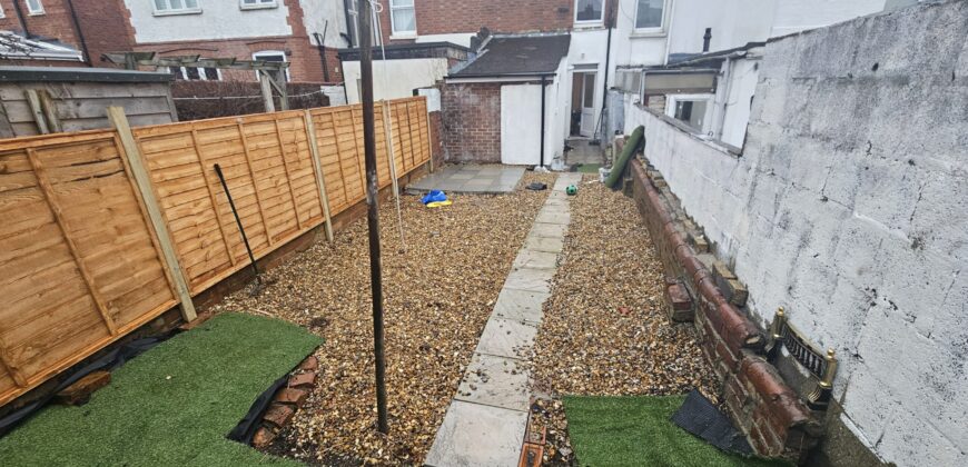 Refurbished 3 Double Bed House with spare room Ideal for University students
