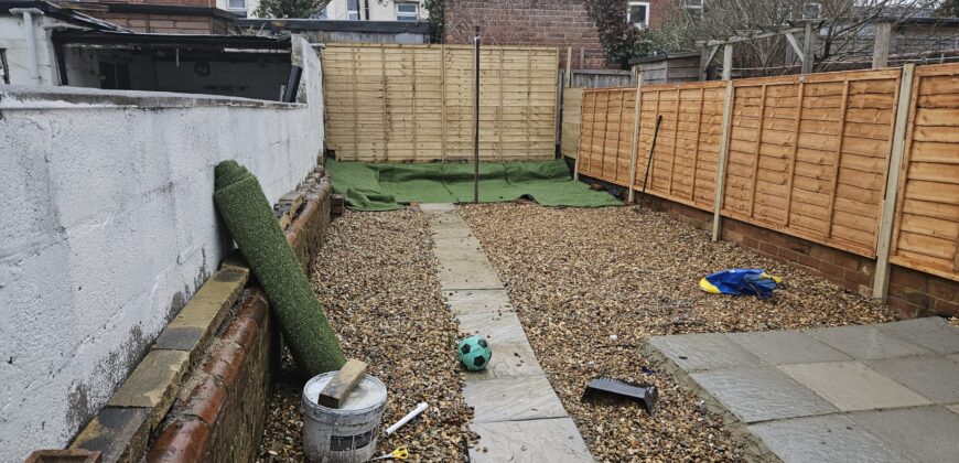 Refurbished 3 Double Bed House with spare room Ideal for University students
