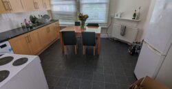 Spacious 3 Double Bed Apartment, Above the Launderette on Erleigh Road Bills Inc