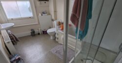 Spacious 3 Double Bed Apartment, Above the Launderette on Erleigh Road Bills Inc
