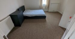 Spacious 2 Double Bed Apartment, Spare 3rd Room, Above the Launderette on Erleigh Road Bills Inc