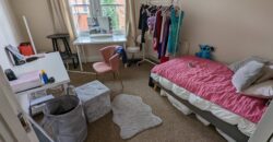 Spacious 3 Double Bed Apartment, Above the Launderette on Erleigh Road Bills Inc