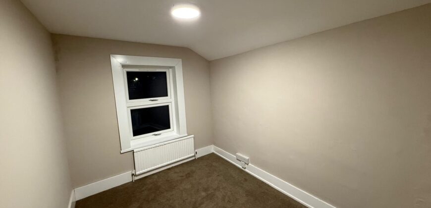 HIGH QUALITY 4-BEDROOM HOUSE WITH 2-BATHROOMS, CLOSE TO TOWN CENTRE AND READING UNIVERSITY