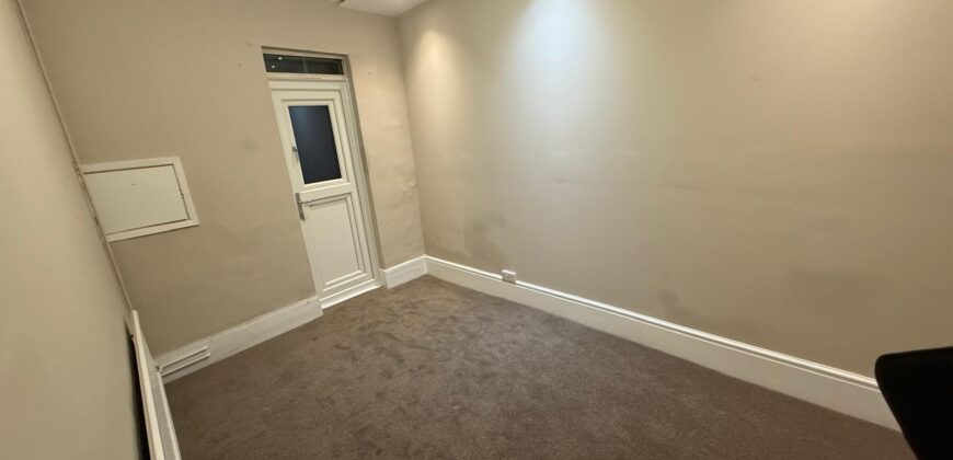 HIGH QUALITY 4-BEDROOM HOUSE WITH 2-BATHROOMS, CLOSE TO TOWN CENTRE AND READING UNIVERSITY