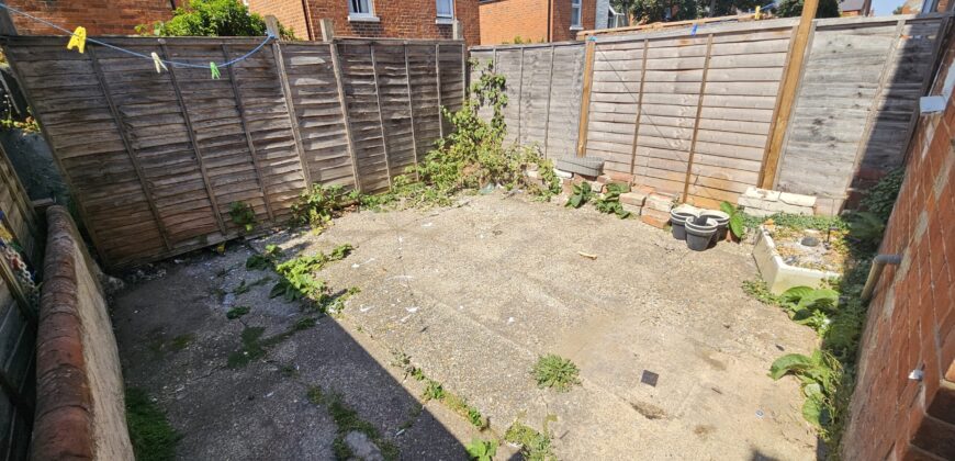 Newly refurbished three bedroom property with two bathrooms and two reception rooms. Close to town centre, with good local amenities