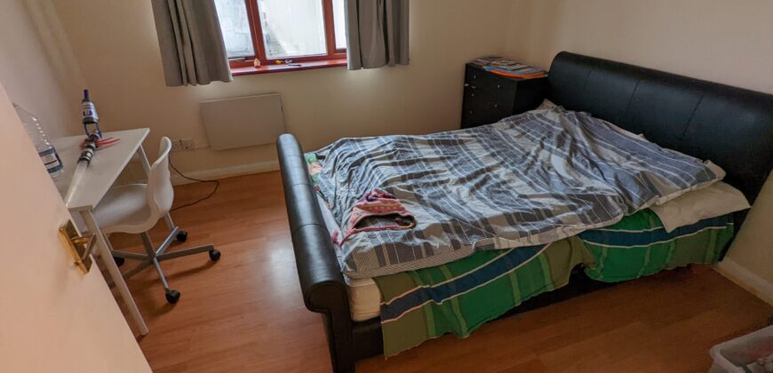Spacious 2 Double Bedroom Flat, Off Road Parking, Ideal for the Hospital, Thames Valley Park