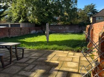 Top Quality, Spacious, 9 Double Bedroom House all Bedrooms have Own Shower Rooms