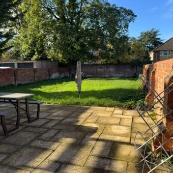 Top Quality, Spacious, 9 Double Bedroom House all Bedrooms have Own Shower Rooms