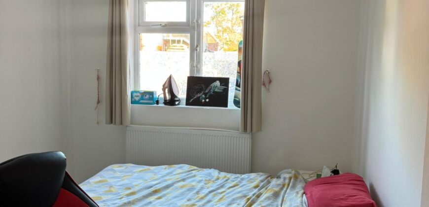 Top Quality, Spacious, 9 Double Bedroom House all Bedrooms have Own Shower Rooms