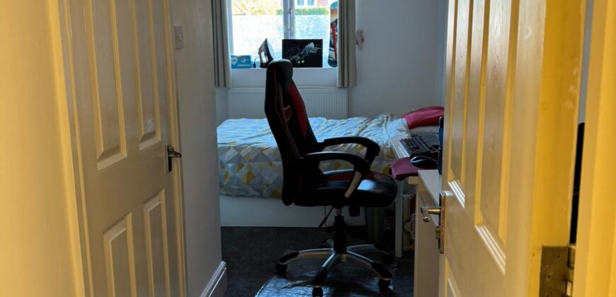 Top Quality, Spacious, 9 Double Bedroom House all Bedrooms have Own Shower Rooms