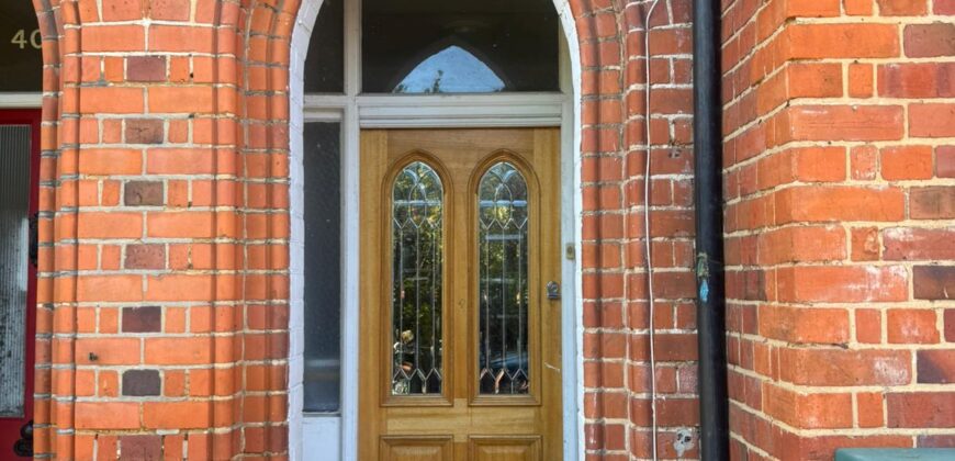 Top Quality, Spacious, 9 Double Bedroom House all Bedrooms have Own Shower Rooms