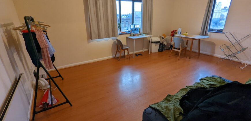 Spacious 2 Double Bedroom Flat, Off Road Parking, Ideal for the Hospital, Thames Valley Park