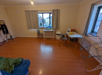 Spacious 2 Double Bedroom Flat, Off Road Parking, Ideal for the Hospital, Thames Valley Park