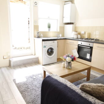 Upmarket 1 Double Bed Garden Flat, Parking, Ideal for Hospital, University
