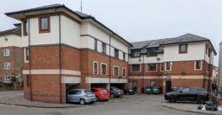 Spacious 2 Double Bedroom Flat, Off Road Parking, Ideal for the Hospital, Thames Valley Park